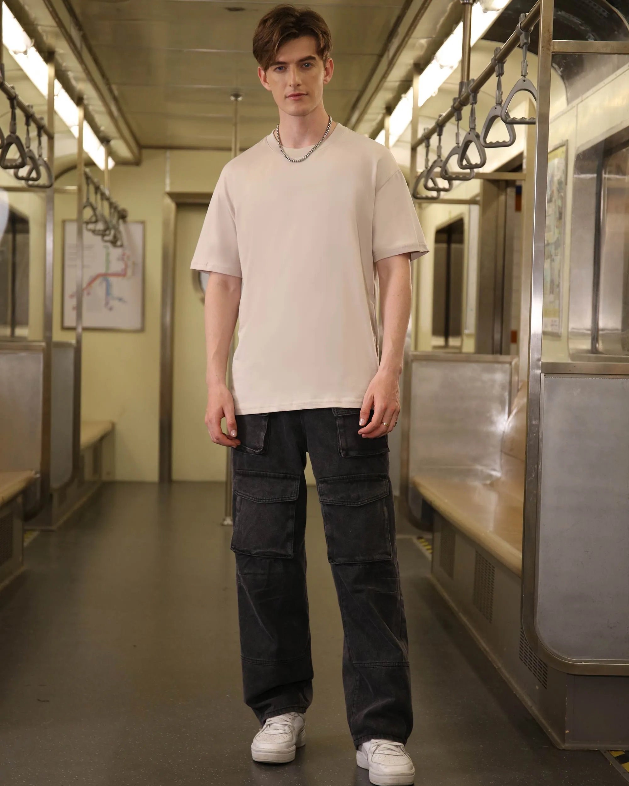 Versatile Black Baggy Jeans with Multiple Front Pockets