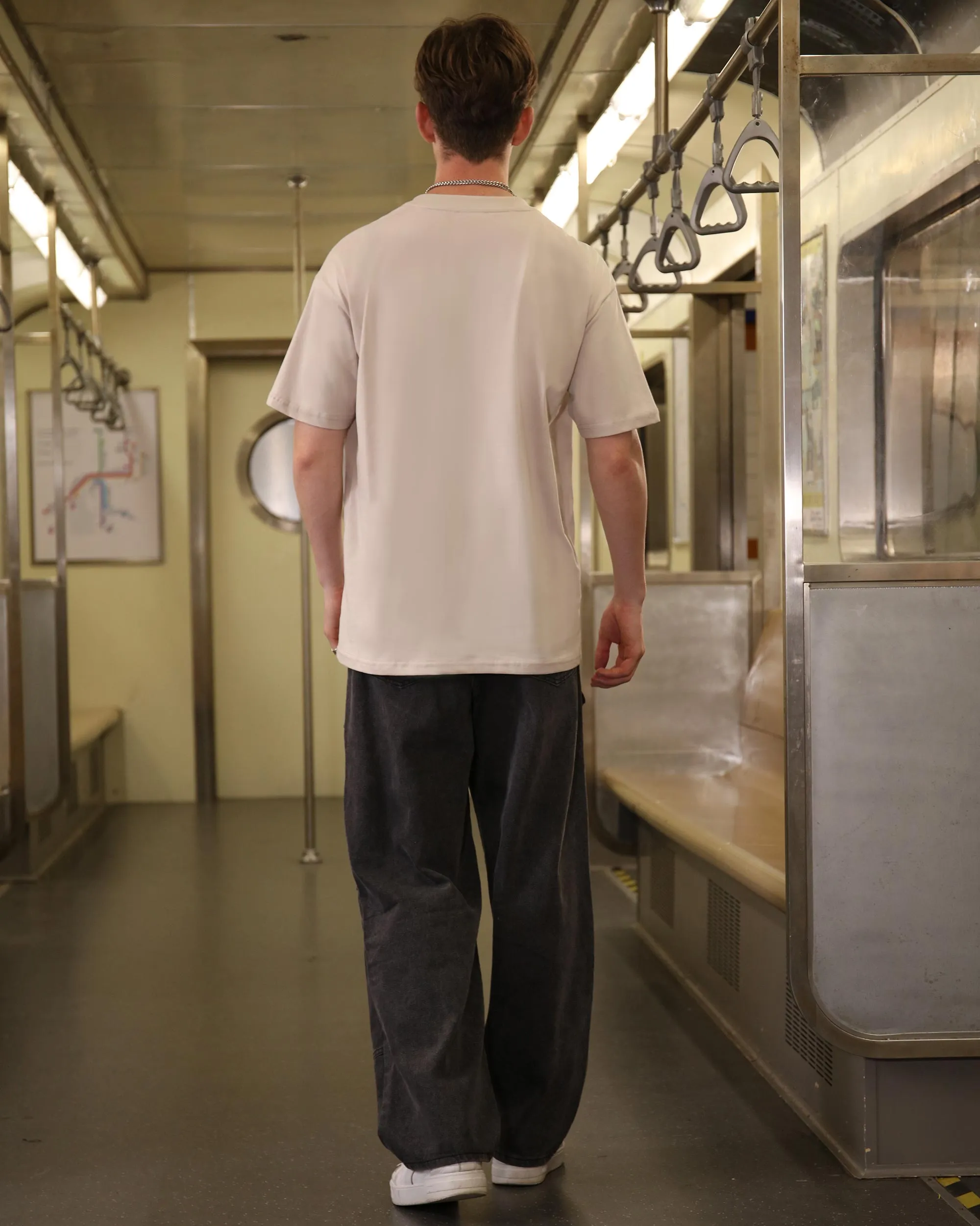 Versatile Black Baggy Jeans with Multiple Front Pockets